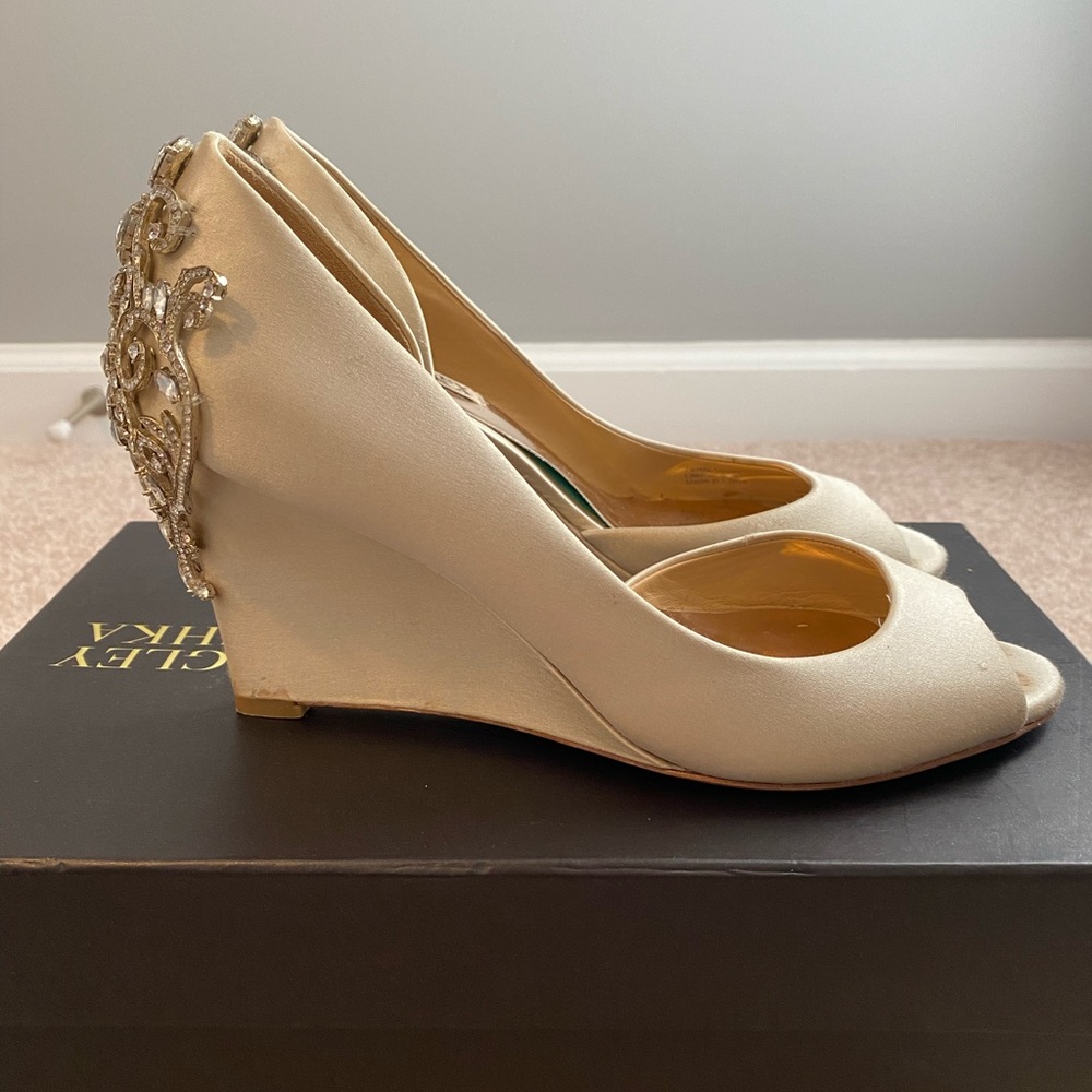 Bagdley Mischka “Meagan” wedge heel - Picture 7 of 9